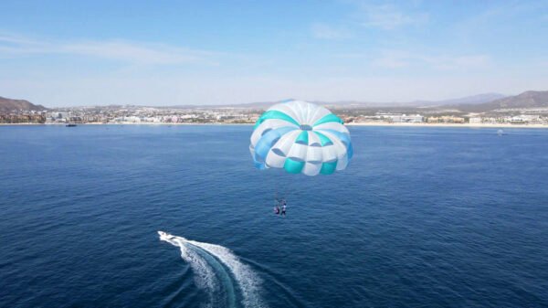 parasailing en Los Cabos